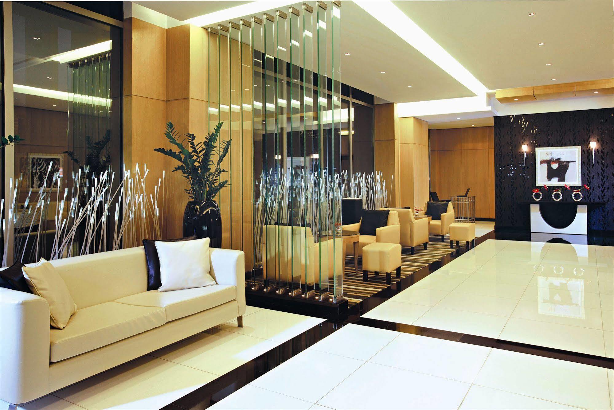 Hala Arjaan by Rotana, Deluxe Hotel Apartments Abu Dhabi Buitenkant foto