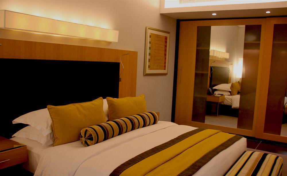 Hala Arjaan by Rotana, Deluxe Hotel Apartments Abu Dhabi Buitenkant foto